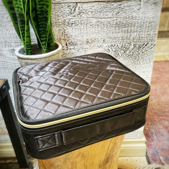 🏷 Lokass | Large Portable Cosmetics/Makeup Case - Black/Red - Picture 2 of 7